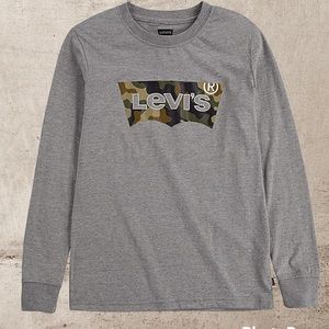 Boy's Levi's Long Sleeve Heather Gray T-shirt Camo Batwing logo size 10/12 NWOT